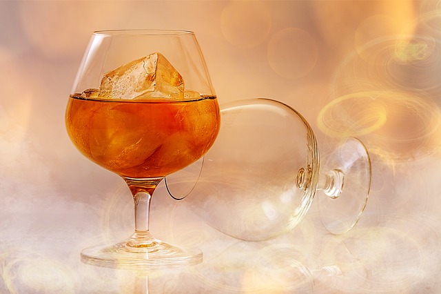 brandy ve skleničce