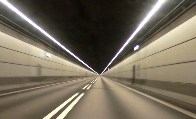 jízda stěhovacího vozu v tunelu.jpg